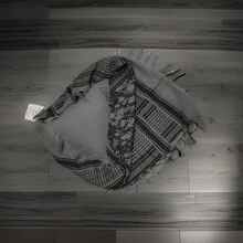 Bufanda táctica especialmente diseñada para proteger del sol y los rayos UV para hombres y mujeres, confeccionada en algodón, estilo árabe. Ideal para realizar combinaciones creativas. Diseñada para motociclistas, máscaras de paintball. Medidas 110 x 110 cm. - Gris - Ver 9