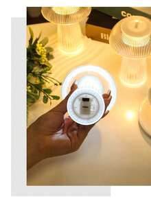 1個水晶水母造型桌燈裝飾夜燈,使用7種不同顏色的燈光（不含電池,請自行購買或安裝電池） - 白色 - 查看 6