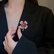 1pc Fashionable And Elegant Clover Flower Sparkling Diamond Brooch, High-End And Exquisite Women'S Suit Jacket Cardigan Personalized Corsage Brooch - Flower Sparkling Diamond Brooch - View 7