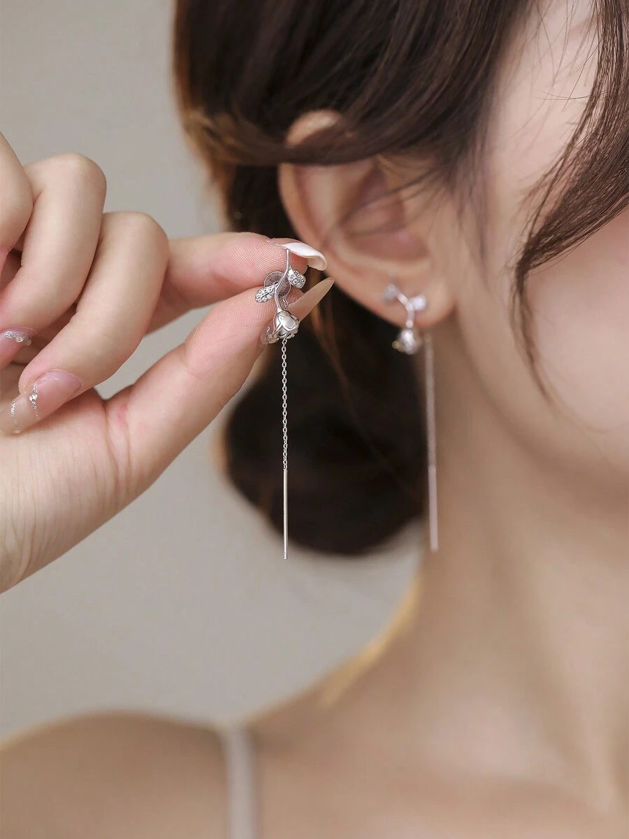 1對韓式時尚情人節玫瑰形銅耳環,鑲嵌閃亮的立體氧化鋯石和流蘇吊墜 - 銀色 - 查看 1