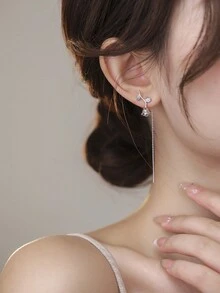 1對韓式時尚情人節玫瑰形銅耳環,鑲嵌閃亮的立體氧化鋯石和流蘇吊墜 - 銀色 - 查看 2