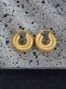 1對男女通用的鈦鋼中空螺紋和復古風格的搭配耳釘,具高貴感,適合日常、節日和度假使用；適用於萬聖節、聖誕節、感恩節和送禮 - 金黃色 - 查看 5