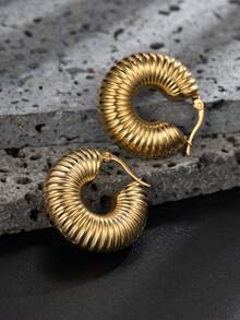 1對男女通用的鈦鋼中空螺紋和復古風格的搭配耳釘,具高貴感,適合日常、節日和度假使用；適用於萬聖節、聖誕節、感恩節和送禮 - 金黃色 - 查看 1