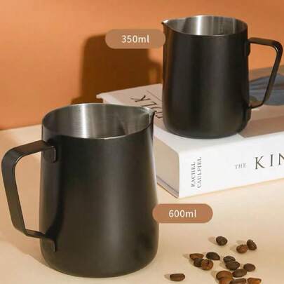 1 Jarra de arte de café con leche, taza de arte de café con leche con punta de acero inoxidable, jarra de leche, tanque de espumado de leche, olla de arte con leche, utensilio de café profesional, taza de arte con leche para principiantes, taza de arte con leche negra moderna simple de 350ml/600ml/900ml para volver a la escuela