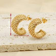 European And American Style Minimalist Uncommon Pineapple Textured Thick C-Shaped Earrings For Women, Made Of Gold Plated Stainless Steel And Titanium Steel - Gold - View 2