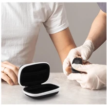 1 pieza Bolsa de almacenamiento de oxímetro de dedo con cubierta de pulso de punta de dedo especialmente diseñada para el protector de silicona de oxímetro de flexibilidad de la caja de oxímetro resistente al desgaste para el hogar y los viajes (solo la caja). La bolsa de almacenamiento también puede instalarse para audífonos.