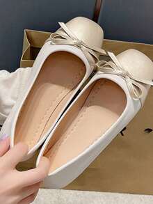 秋春季新款單色扁鞋，帶蝴蝶結裝飾和方頭設計，適合中老年婦女，易穿脫的懶人鞋，柔軟的鞋底 - 米色 - 查看 5