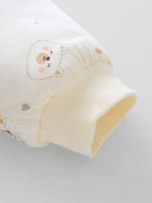 YOUQi 嬰兒男童熊拼貼卡通印花連身衣 - 杏色 - 查看 9