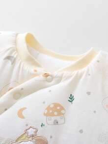 YOUQi 嬰兒男童熊拼貼卡通印花連身衣 - 杏色 - 查看 10