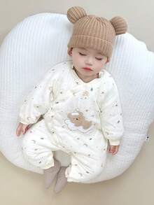 YOUQi 嬰兒男童熊拼貼卡通印花連身衣 - 杏色 - 查看 3