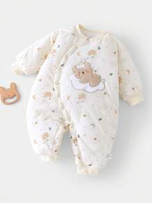 YOUQi 嬰兒男童熊拼貼卡通印花連身衣 - 杏色 - 查看 5