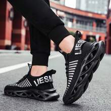 男士黑色跑鞋，超輕量化震動吸收透氣網布運動鞋，夏季運動休閒刀形鞋（適用於男女） - 黑色 - 查看 2