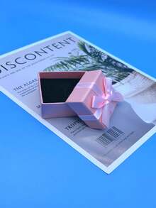 1個藍色禮品盒,帶有字母、彎帶和封面設計,適用於情人節、項鍊、生日禮物和包裝 - 藍色 - 查看 4