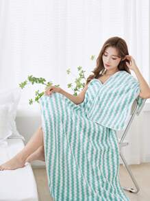 1条70*140cm的绿色长方形涤纶纤维浴巾或34*75cm的小毛巾，适合家庭、成人及游泳沐浴，速干、吸水、柔软不褪色，适用于浴室、酒店、健身房等 - 綠色 - 查看 1