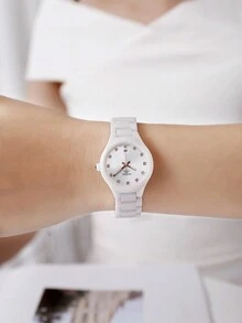 1只女士白色陶瓷錶帶時尚儀表,具有日曆、夜光標誌和防水功能,適合日常聚會