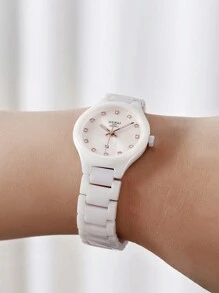 1只女士白色陶瓷錶帶時尚儀表,具有日曆、夜光標誌和防水功能,適合日常聚會