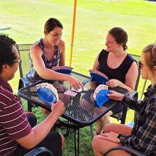 1入組高級遊戲卡片夾,適用於老年人、撲克派對和家庭卡片遊戲之夜 - 無塑料卡片保持器假日禮物 - 藍色 - 查看 2