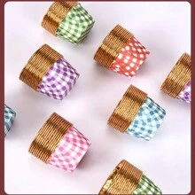 Miliocry 25入組帶蓋杯形蛋糕紙套,耐高溫防油紙托盤,金色和銀色鋁箔與蕾絲及摺疊邊緣杯形紙杯 - 紅色 - 查看 10