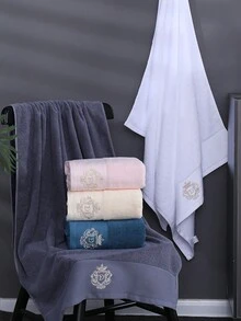 1 件白色加厚浴巾，带刺绣字母和皇冠图案，矩形，适合成人，快干，柔软，不褪色，非常适合浴室、酒店、健身房、家庭、游泳池、度假派对 - 白色 - 查看 9