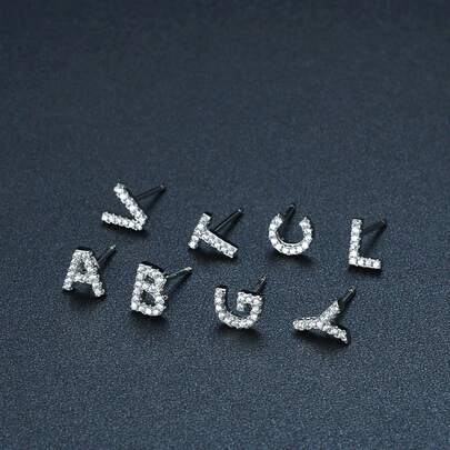 FOREVER QUEEN 925纯银字母A-Z单颗耳钉，低过敏性耳钉，精致简约经典款式，男女皆宜，生日礼物，送给女朋友/男朋友的礼物，情人节礼物