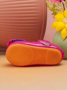 2023年新款嬰兒戶外行走鞋,防滑底,手工花朵裝飾,純色專利皮革,按摩鞋墊 - 玫紅色 - 查看 3