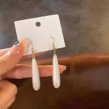 1對高級法式仿珍珠水滴形長掛勾優雅簡約耳飾，浪漫經典復古耳墜，適合女性日常佩戴 - 長水滴珠子耳勾款 - 查看 2