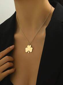 1pc Simple Golden Clover Pendant Necklace - Clover - View 2