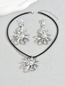 2入組法式時尚頸鍊和耳環套裝,以玫瑰、橄欖葉、心型、藍色眼睛、流蘇、蛇、祖母綠石頭、豹紋、多色珠子和珍珠為特色,適合女士派對 - 鏤空花 銀色 - 查看 4