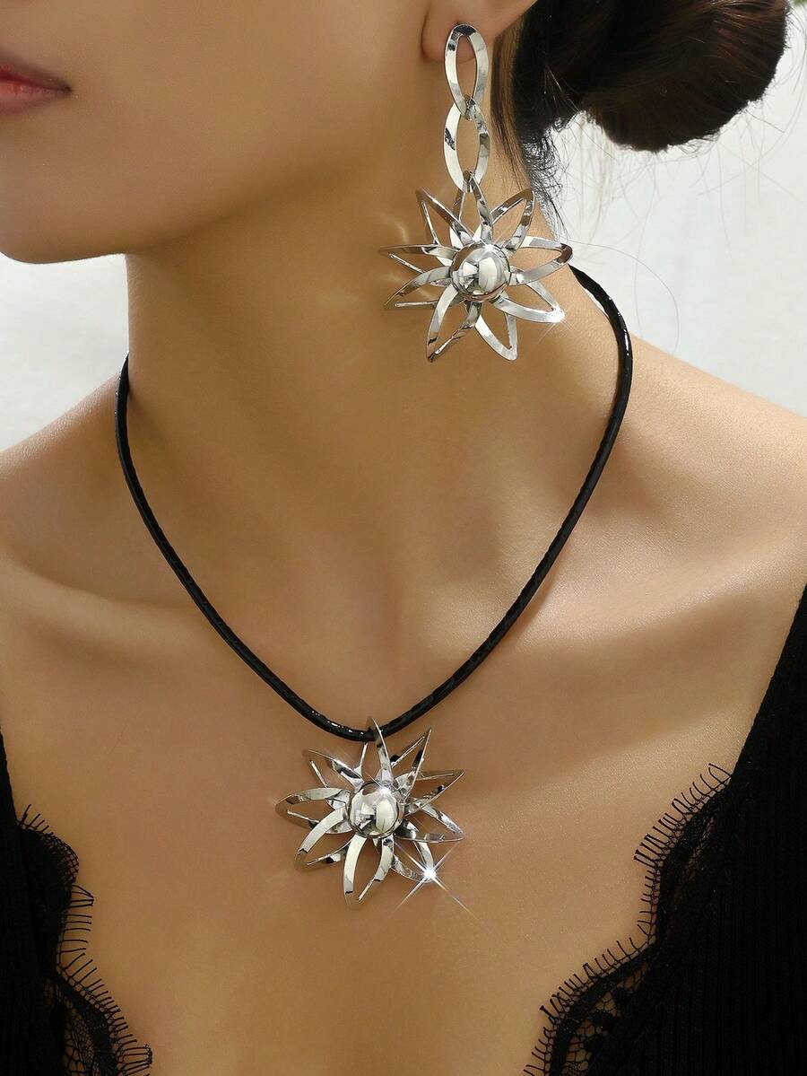 2入組法式時尚頸鍊和耳環套裝,以玫瑰、橄欖葉、心型、藍色眼睛、流蘇、蛇、祖母綠石頭、豹紋、多色珠子和珍珠為特色,適合女士派對 - 鏤空花 銀色 - 查看 1