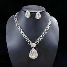 1 套時尚閃亮水鑽和水滴形水晶項鍊和耳環首飾套裝,適合婚禮裝扮
