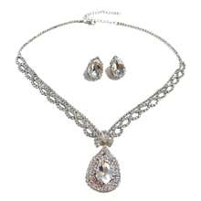 1 套時尚閃亮水鑽和水滴形水晶項鍊和耳環首飾套裝,適合婚禮裝扮