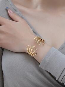 1 件時尚創意設計金色骷髏手和鬼手形狀手鍊,可調式開口女式,萬聖節主題配件 - 金黃色 - 查看 1