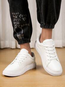 Chaussures de sport décontractées pour hommes, à lacets avec semelle souple et plate, chaussures de marche basses et polyvalentes à bout rond et chaussures de skateboard