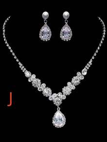 婚紗婚禮配件套裝,包括項鍊和耳環,簡約時尚,鑲有豐富的鉆石,非常適合新娘