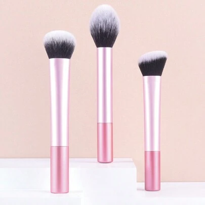 3件套化妆刷套装，包含散粉刷、粉底刷和腮红刷，适合日常使用，粉底刷、遮瑕刷、腮红刷、修容刷、腮红刷、古铜粉刷、散粉刷、粉底刷、腮红刷，赠品