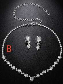 婚紗婚禮配件套裝,包括項鍊和耳環,簡約時尚,鑲有豐富的鉆石,非常適合新娘