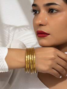 極簡風格,可疊加的弧形女士金手鐲 - 金色 - 查看 2
