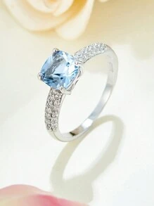 925纯银方形海蓝宝石戒指，镶嵌钻石，闪耀优雅，尽显奢华浪漫气息，适合订婚仪式、周年纪念、正式晚宴、奢华派对等场合佩戴。 - 淺藍色 - 查看 1