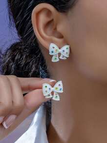 一對鑲鑽蝴蝶結時尚女式日常耳環 - 白色 - 查看 1