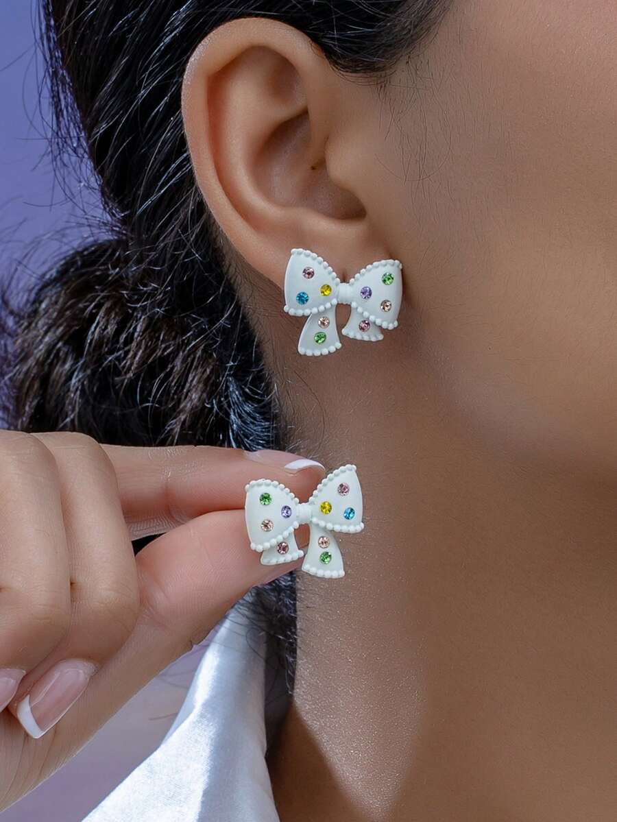 一對鑲鑽蝴蝶結時尚女式日常耳環 - 白色 - 查看 1