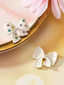 一對鑲鑽蝴蝶結時尚女式日常耳環 - 白色 - 查看 4