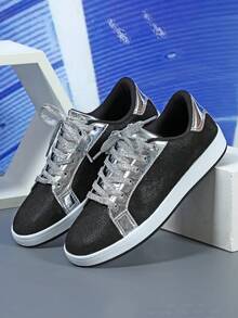 男女適用的黑色銀色聖誕派對創意運動鞋,獨特的新年禮物,色彩繽紛時尚的秋冬運動滑板鞋 - 白色 - 查看 4