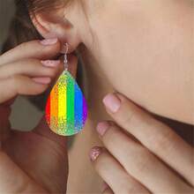 1對時尚的雙面pu皮彩虹條紋印花耳環,適合女性日常佩戴 - 彩色的 - 查看 3