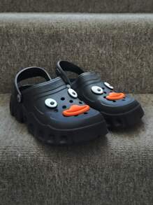 Chanclas para Niño Tipo Croc Antiderrapantes, Cómodas y Ligeras con Jibbitz, Charms Incluidos de Ojos y Boca Divertidos | Sandalias Tipo Zuecos para Día a Día, para la Playa, Fáciles de Colocar - Negro - Ver 6