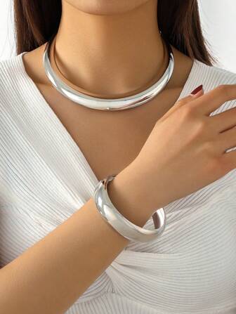 مجموعة من عقد الياقة والسوارات البسيطة الجديدة العصرية ومجموعة الياقة، مجموعة الياقة والسوارات لهالوين وعيد الميلاد، مجوهرات للارتداء اليومي للنساء، مناسبة للمناسبات الرسمية.