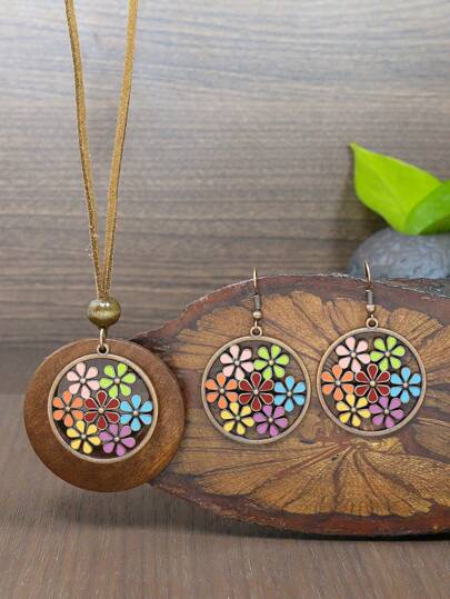 TopHanqi Set de 3 piezas compuesto por: Aretes de aleación hueca redonda estilo palacio vintage bohemio de bronce antiguo y un collar colgante de doble círculo con flor de madera y gota de aceite multicolor, perfecto para la vida diaria, el trabajo, el street style y los viajes en todas las estaciones. Regalo ideal para San Valentín, mamá, madre, Día de la Madre