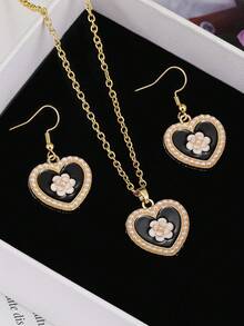 1入/2入/3入組時尚心形耳環和項鍊套裝,黑/白色山茶花吊墜,2024年新品聖誕禮物,高端精緻的日常配飾,還附帶珍珠耳環和長毛衣鍊 - 愛心珍珠花朵耳環項鍊套裝 - 查看 3