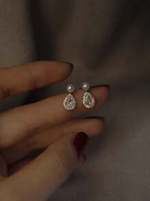 BALMORA 1 paire de boucles d'oreilles simples clous en perle en argent sterling S925 plaqué or, design élégant en forme de goutte d'eau en zircone cubique, bijoux de haute qualité