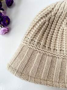 女士時尚編織帽，保暖舒適，適用於寒冬季節。條紋設計，灰色編織帽。多功能，適合購物和娛樂。時尚款式，小短邊桶帽。 - 米色 - 查看 6