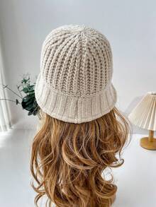 女士時尚編織帽，保暖舒適，適用於寒冬季節。條紋設計，灰色編織帽。多功能，適合購物和娛樂。時尚款式，小短邊桶帽。 - 米色 - 查看 3